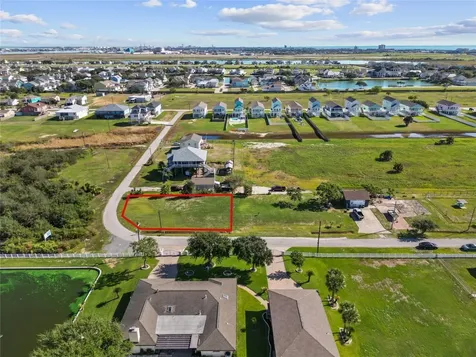 Lot 2 105th Street Galveston TX 77554