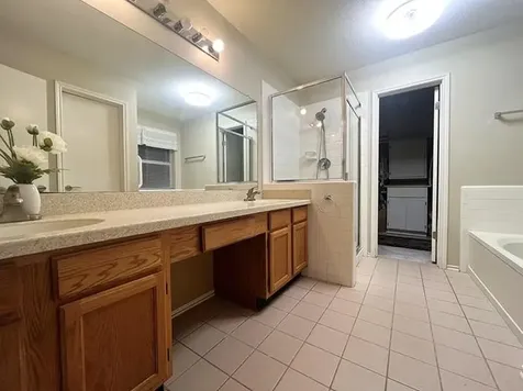 2735 S Peach Hollow Circle Pearland TX 77584