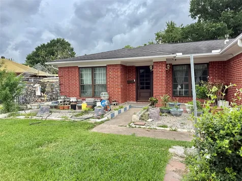 8911 Lazy River Lane Houston TX 77088