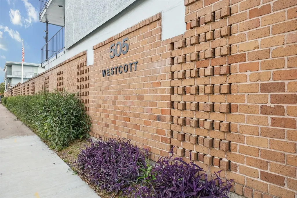 505 Westcott Street 104 Houston TX 77007