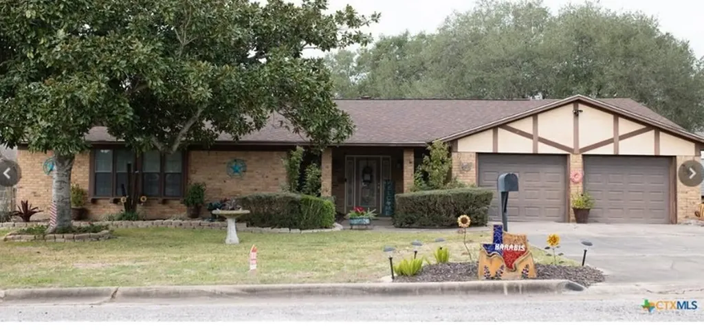 904 Carroll Drive Yoakum TX 77995