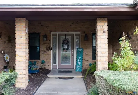 904 Carroll Drive Yoakum TX 77995