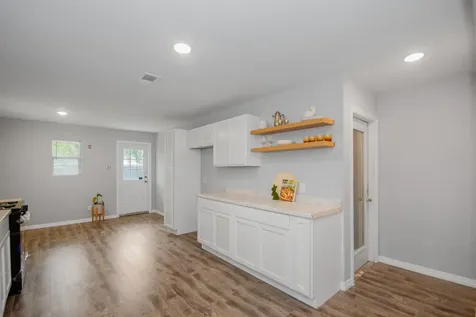 2002 Nottingham Street Pasadena TX 77502
