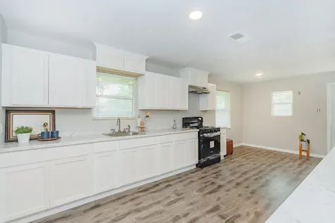 2002 Nottingham Street Pasadena TX 77502