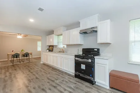 2002 Nottingham Street Pasadena TX 77502