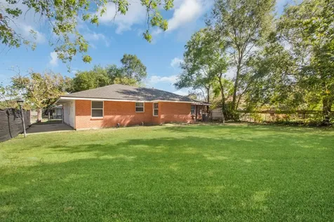 2002 Nottingham Street Pasadena TX 77502