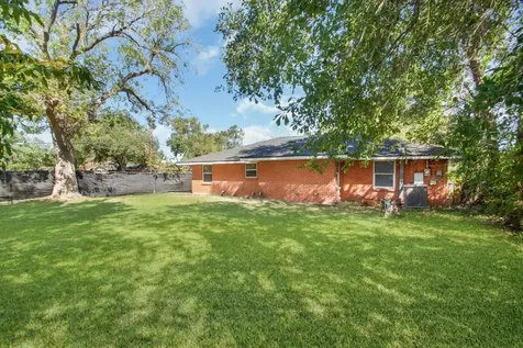 2002 Nottingham Street Pasadena TX 77502