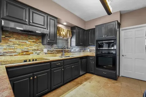 1622 W Hedgecroft Drive El Lago TX 77586