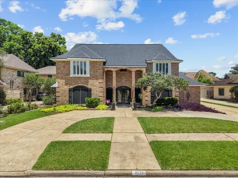 1622 W Hedgecroft Drive El Lago TX 77586