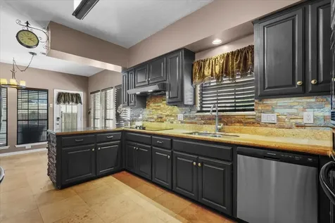 1622 W Hedgecroft Drive El Lago TX 77586