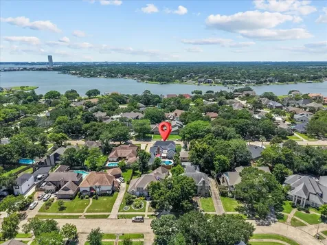 1622 W Hedgecroft Drive El Lago TX 77586