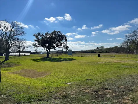 4906 County Road 469 Brazoria TX 77422