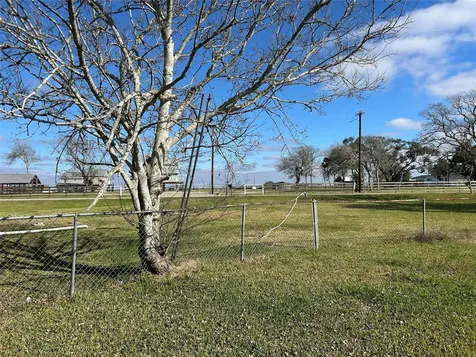 4906 County Road 469 Brazoria TX 77422