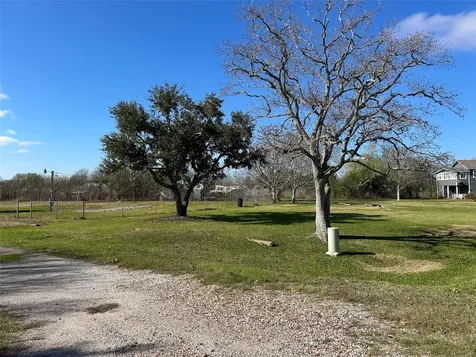 4906 County Road 469 Brazoria TX 77422
