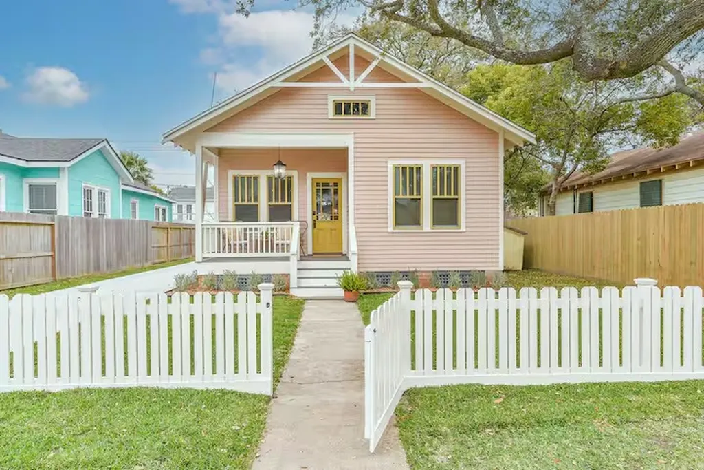 4616 Avenue O 1/2 Galveston TX 77551