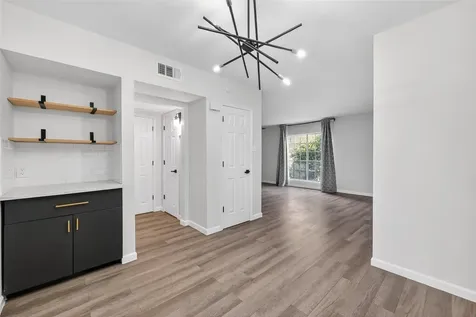 1811 Stoney Brook Drive 91 Houston TX 77063
