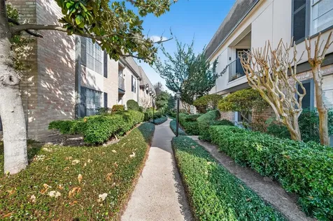 1811 Stoney Brook Drive 91 Houston TX 77063