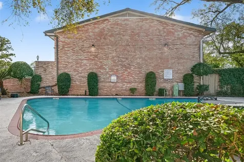 1811 Stoney Brook Drive 91 Houston TX 77063