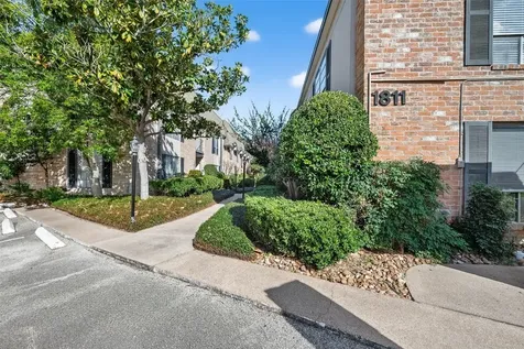 1811 Stoney Brook Drive 91 Houston TX 77063