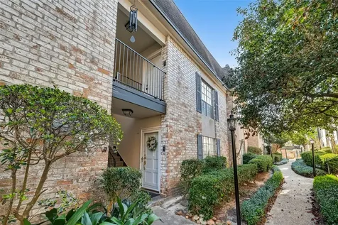 1811 Stoney Brook Drive 91 Houston TX 77063