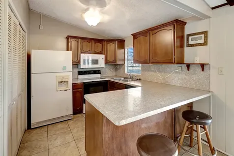 293 County Road 406 Edna TX 77957