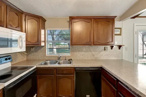 293 County Road 406 Edna TX 77957