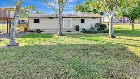 293 County Road 406 Edna TX 77957