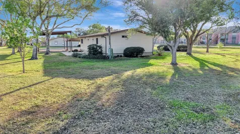293 County Road 406 Edna TX 77957