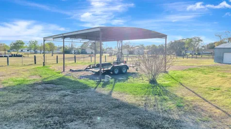 293 County Road 406 Edna TX 77957