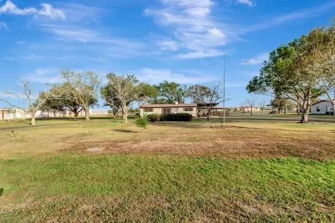 293 County Road 406 Edna TX 77957