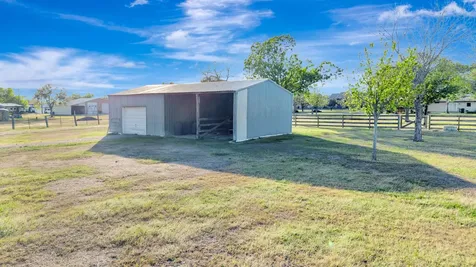 293 County Road 406 Edna TX 77957