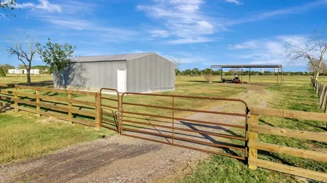 293 County Road 406 Edna TX 77957