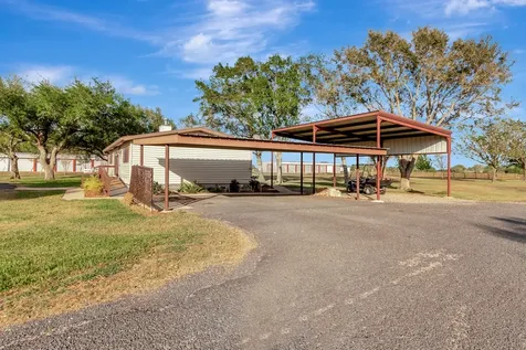 293 County Road 406 Edna TX 77957