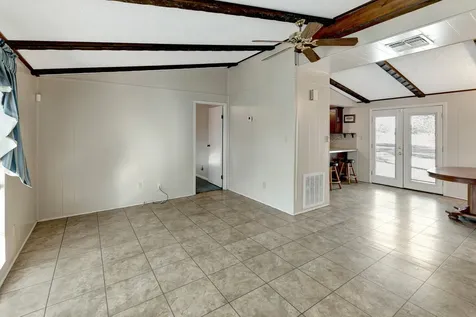 293 County Road 406 Edna TX 77957