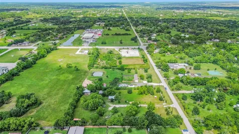 12403 4th Street Santa Fe TX 77510
