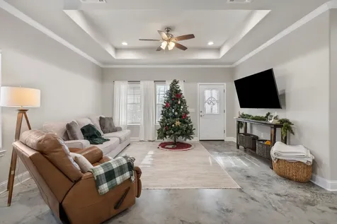 413 E Spruce Street Huntington TX 75949