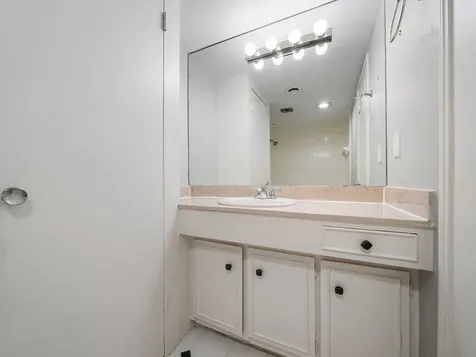 656 S Ripple Creek Drive 656 Houston TX 77057