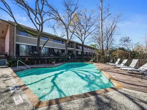 656 S Ripple Creek Drive 656 Houston TX 77057