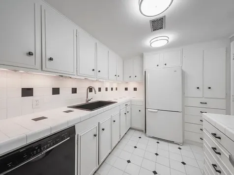 656 S Ripple Creek Drive 656 Houston TX 77057