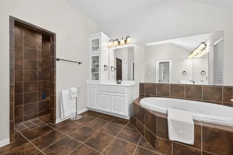 179 N Vershire Circle Magnolia TX 77354