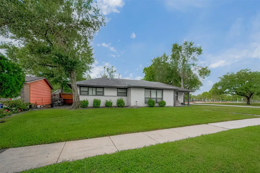 8057 Ridgeview Drive Houston TX 77055