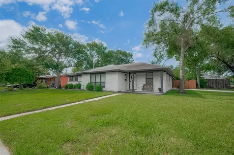 8057 Ridgeview Drive Houston TX 77055