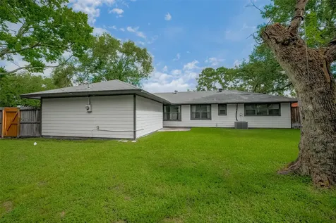 8057 Ridgeview Drive Houston TX 77055