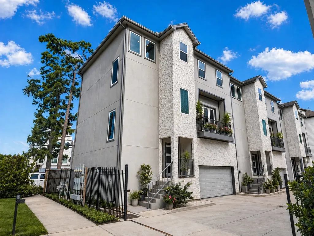 1565 W 22nd Street Houston TX 77008