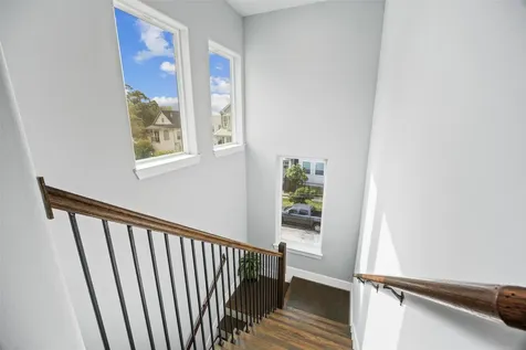 1565 W 22nd Street Houston TX 77008