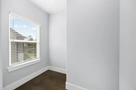 1565 W 22nd Street Houston TX 77008