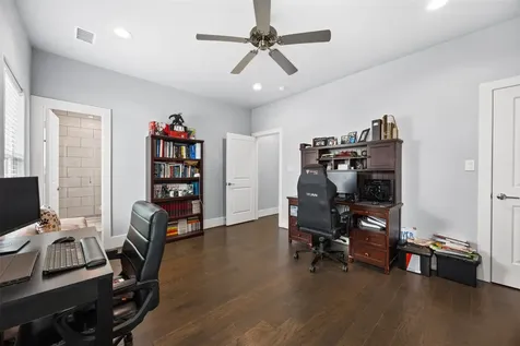 1565 W 22nd Street Houston TX 77008