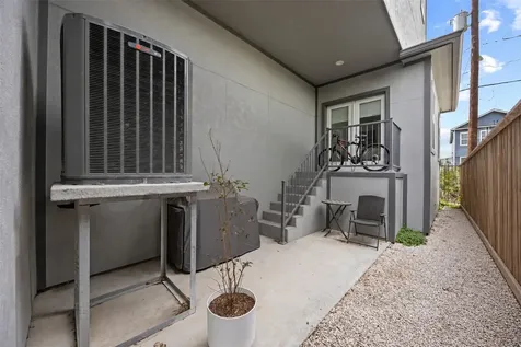 1565 W 22nd Street Houston TX 77008