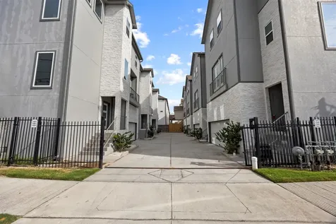 1565 W 22nd Street Houston TX 77008