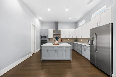 1565 W 22nd Street Houston TX 77008